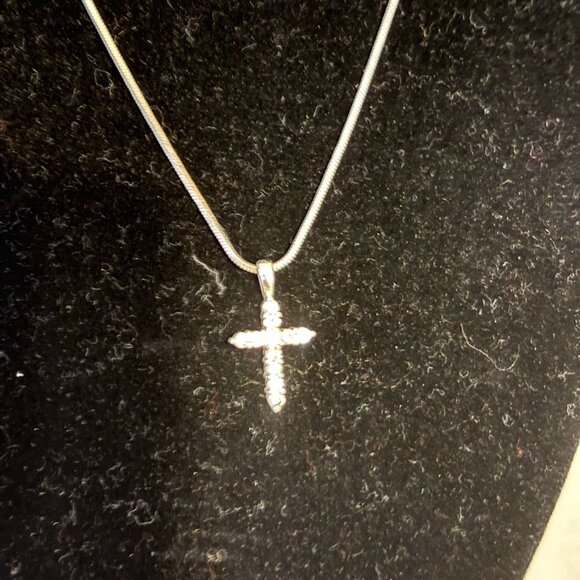 Beautiful Express Brand Silver Tone Chain and Pendant (16") for any occasion - Picture 10 of 14